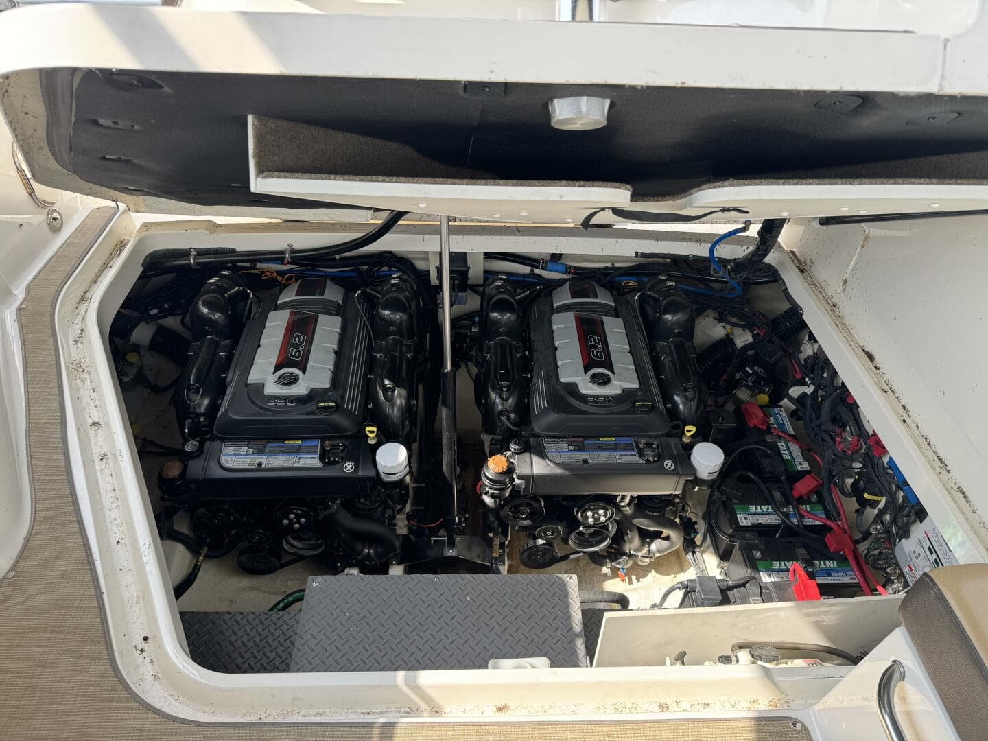 2019 Sea Ray 320 Sundancer