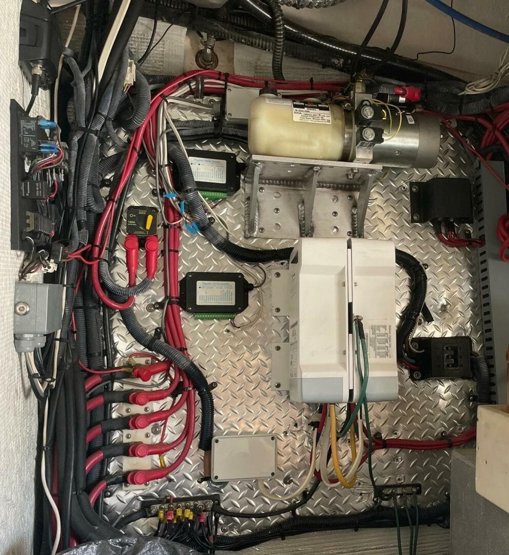 Regal 52 Sport Coupe - Engine Room