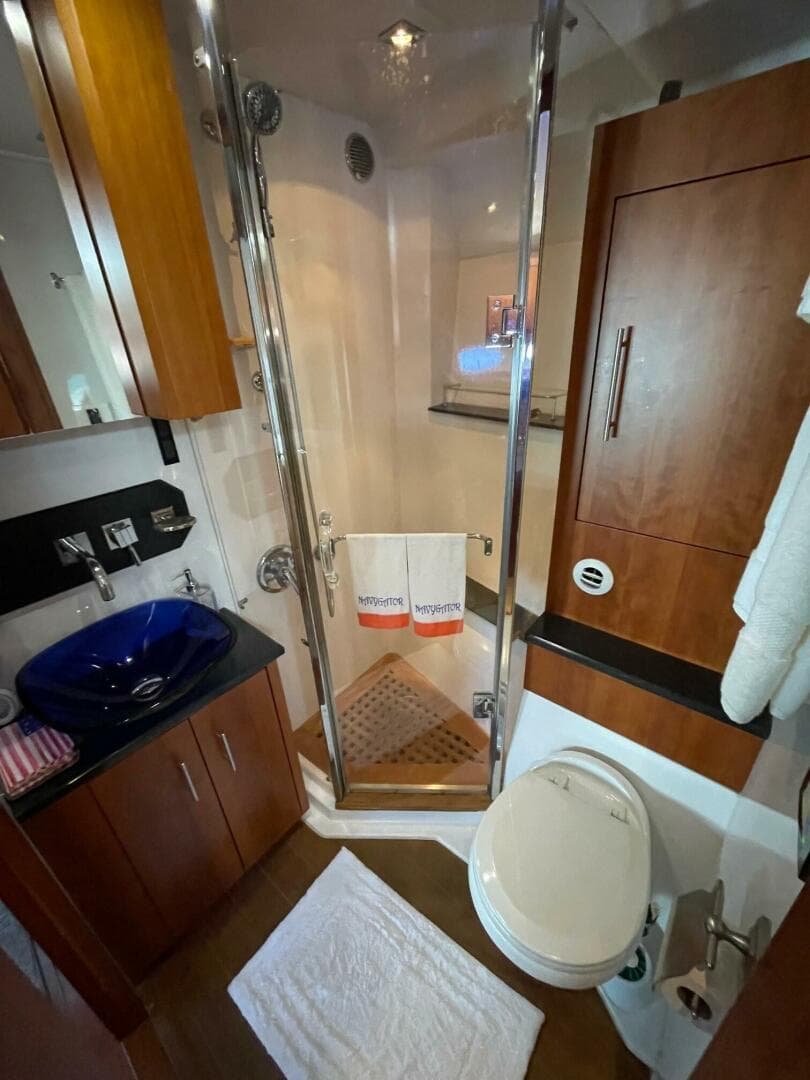 Regal 52 Sport Coupe - VIP Head