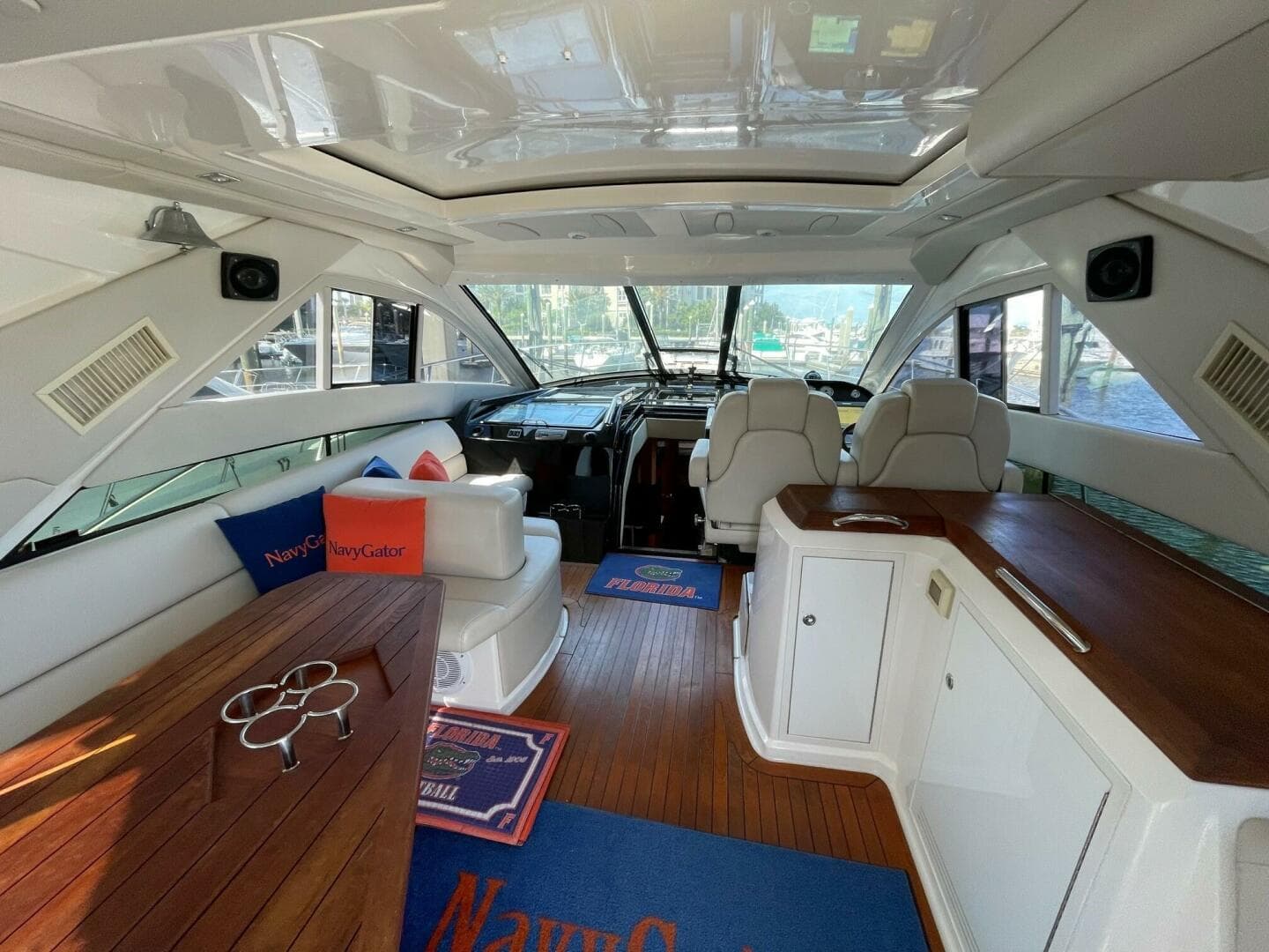 Regal 52 Sport Coupe - Helm Deck
