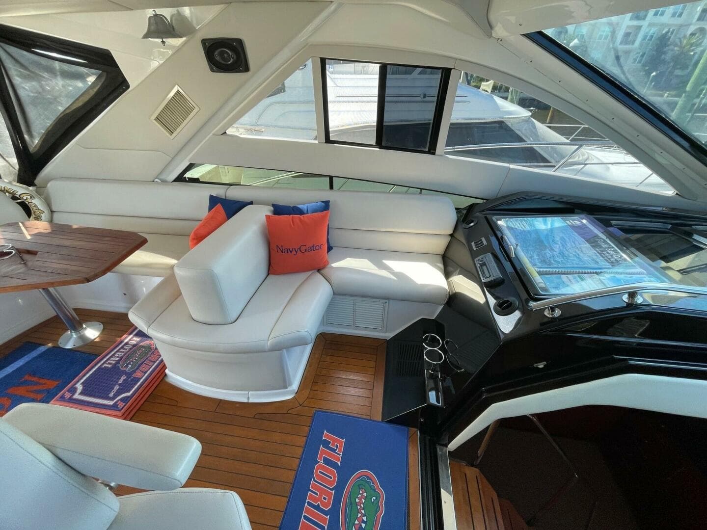 Regal 52 Sport Coupe - Helm Deck
