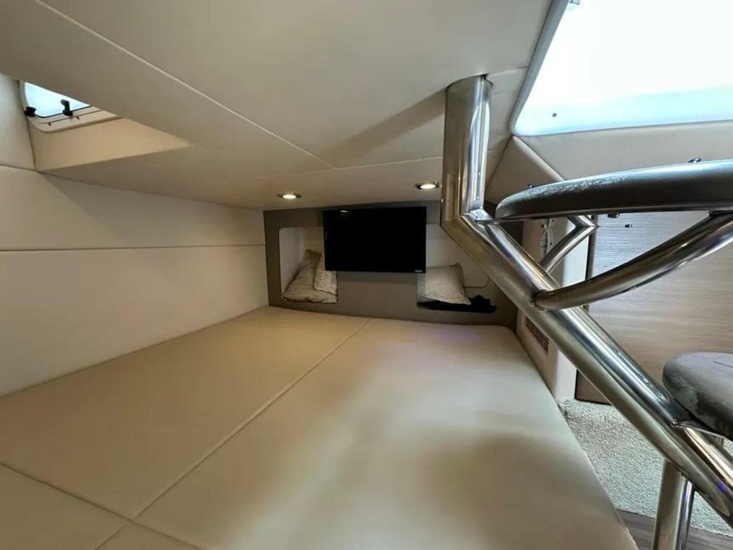 2019 Formula 350 Crossover Bowrider