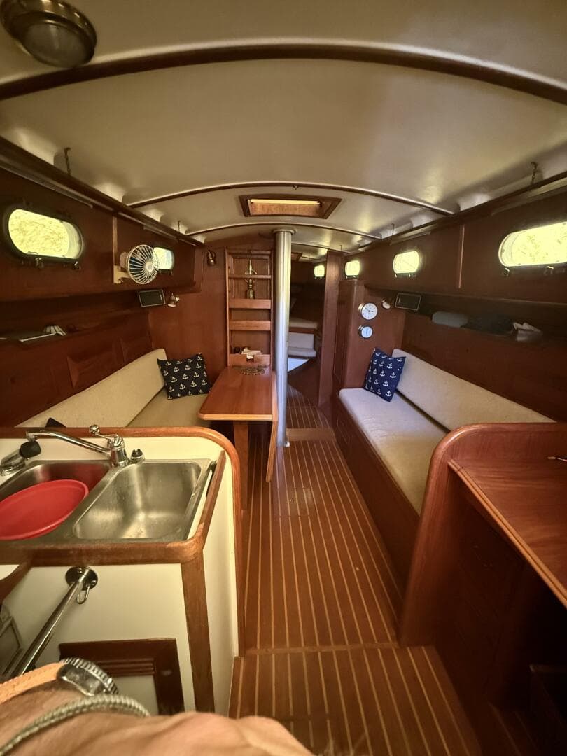 1985 Cape Dory 