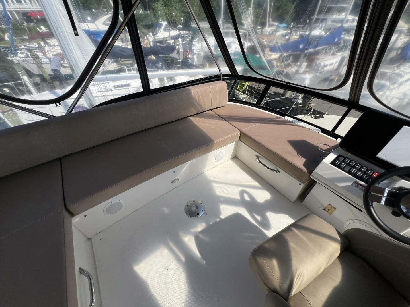 2016 Carver C34 Forward Bridge Seating