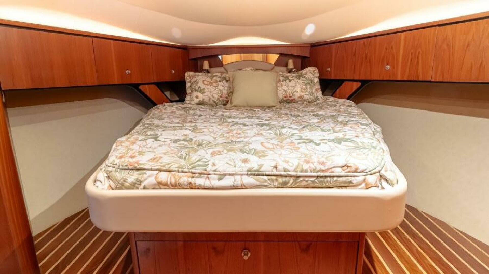 2007 Tiara Yachts 4300 Sovran