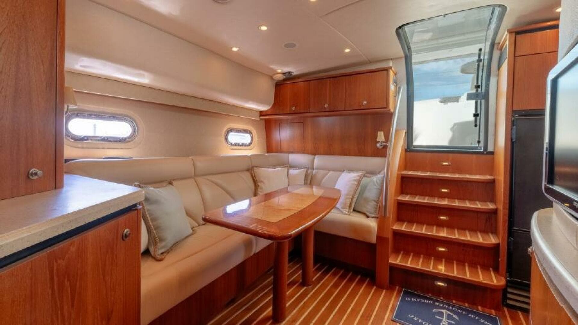 2007 Tiara Yachts 4300 Sovran