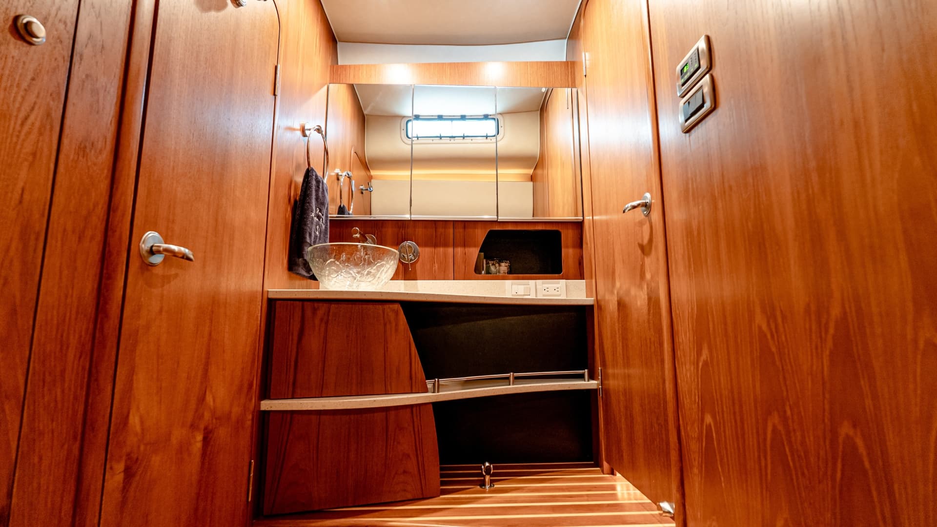 2007 Tiara Yachts 4300 Sovran