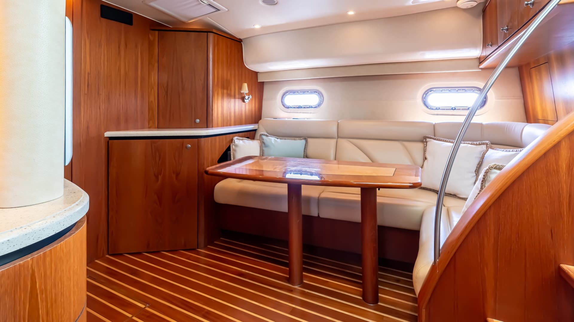 2007 Tiara Yachts 4300 Sovran