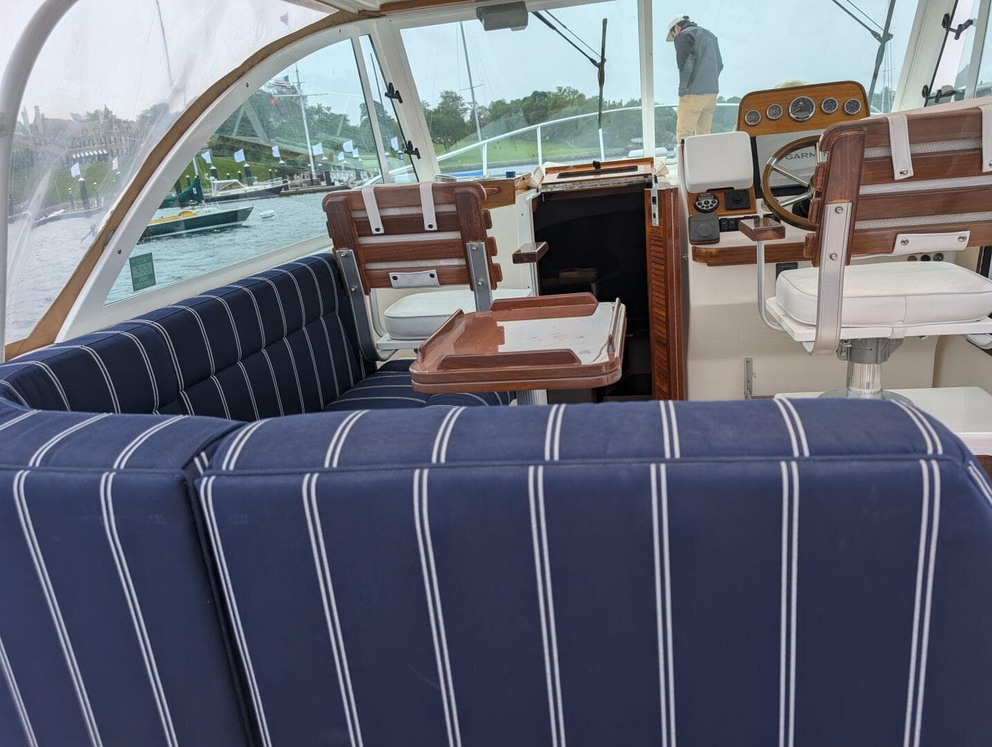 2006 Hunt Surf Hunter 33