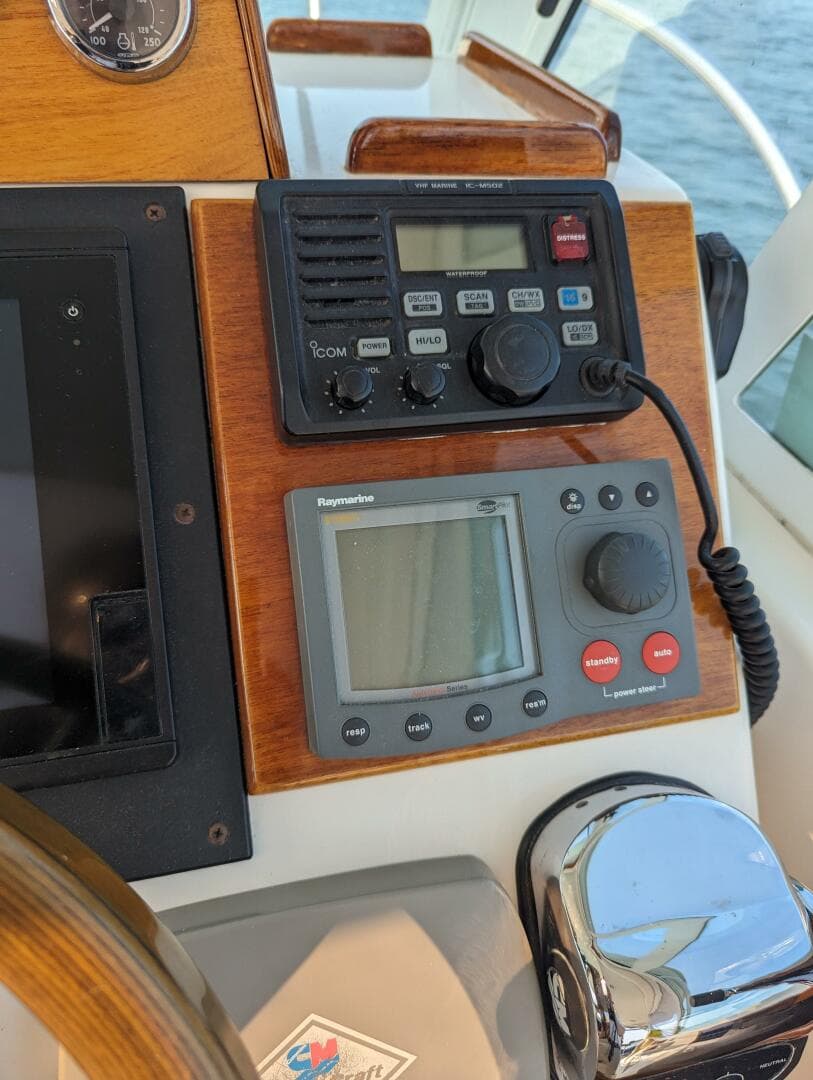 2006 Hunt Surf Hunter 33