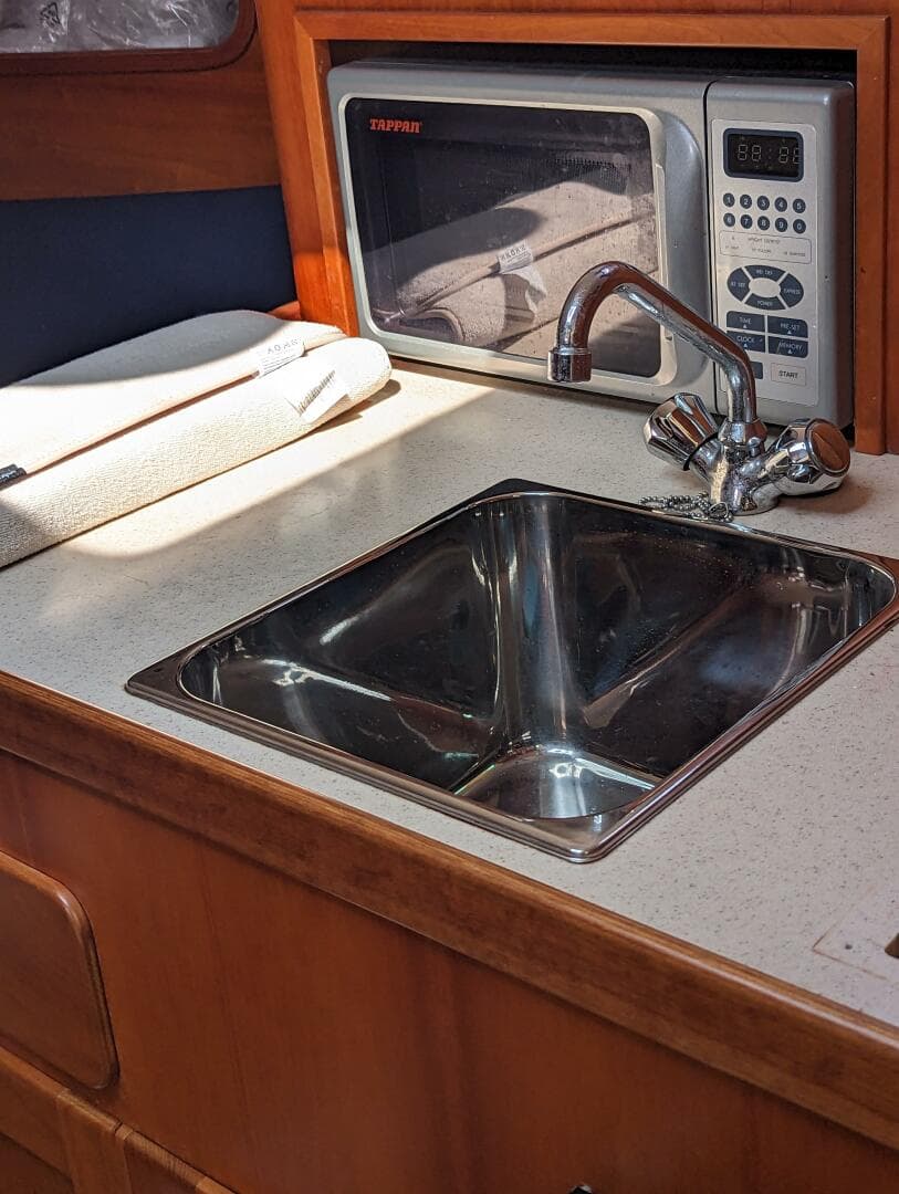 2006 Hunt Surf Hunter 33