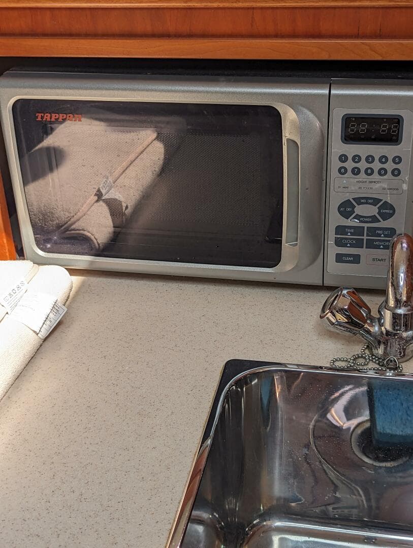 2006 Hunt Surf Hunter 33