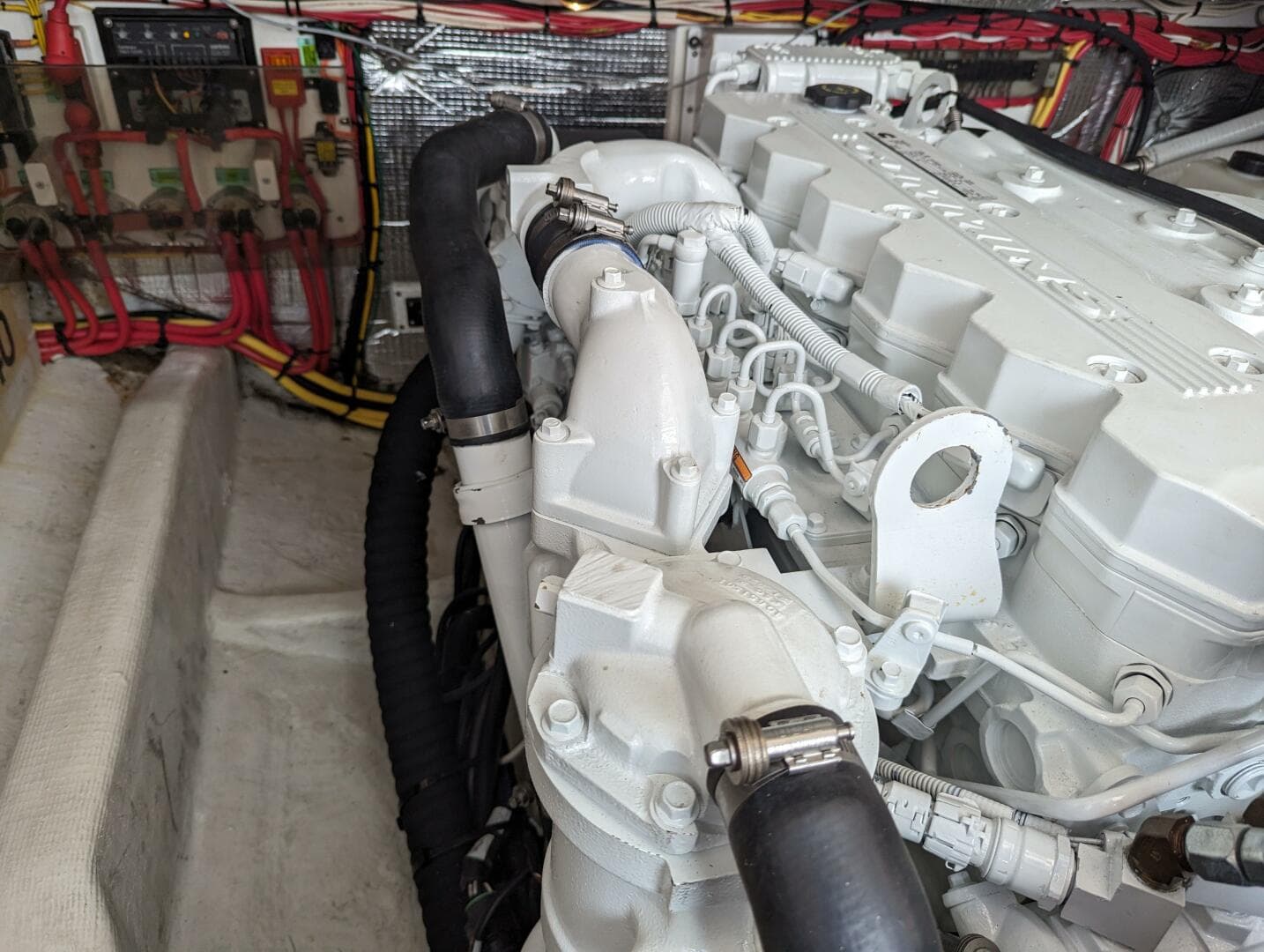 2006 Hunt Surf Hunter 33