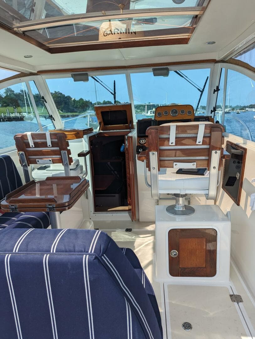 2006 Hunt Surf Hunter 33