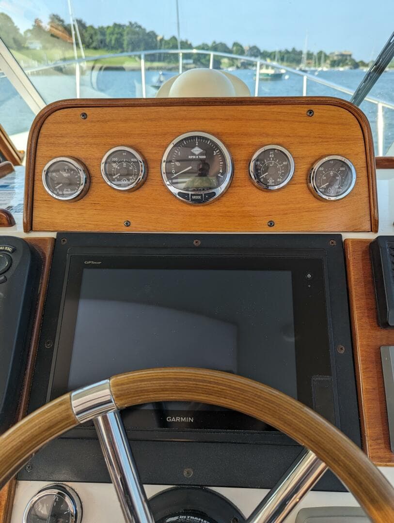 2006 Hunt Surf Hunter 33