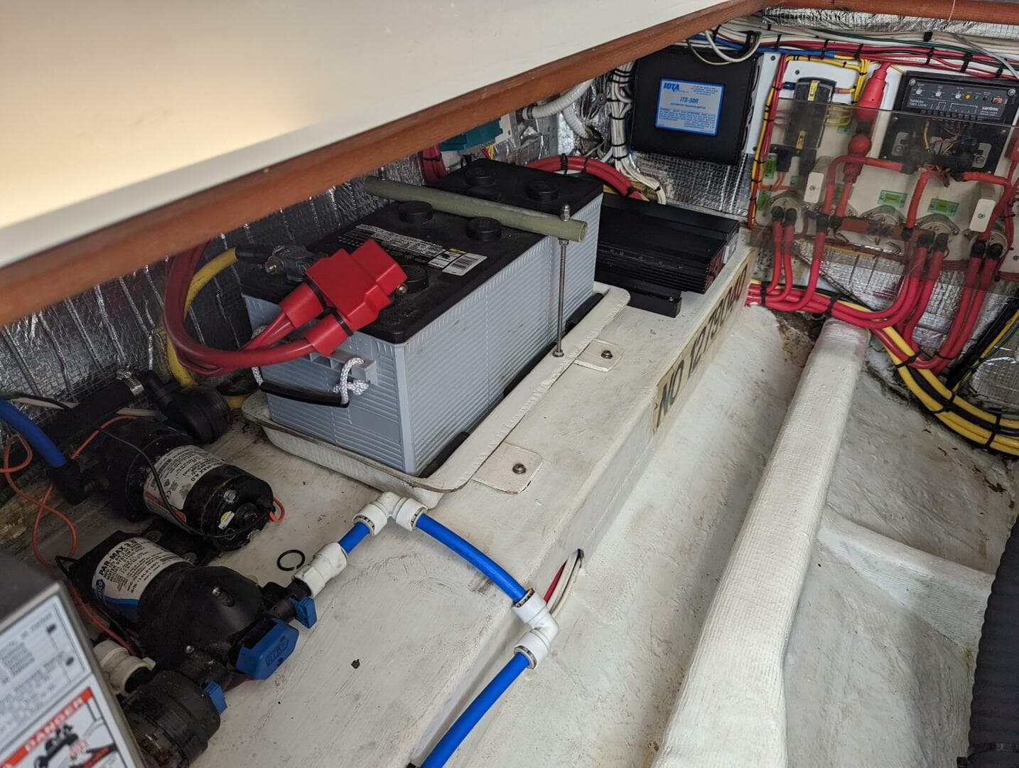 2006 Hunt Surf Hunter 33