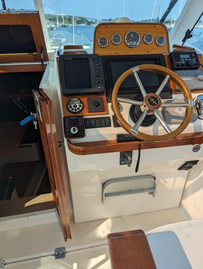 2006 Hunt Surf Hunter 33