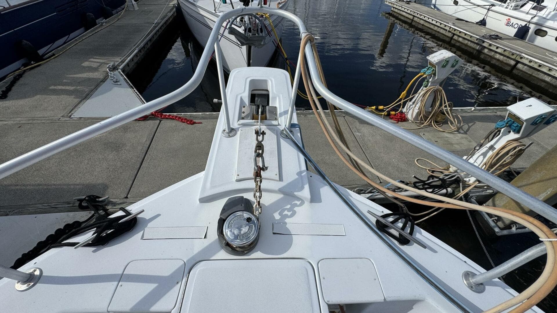 1999 Mainship 350 Bow