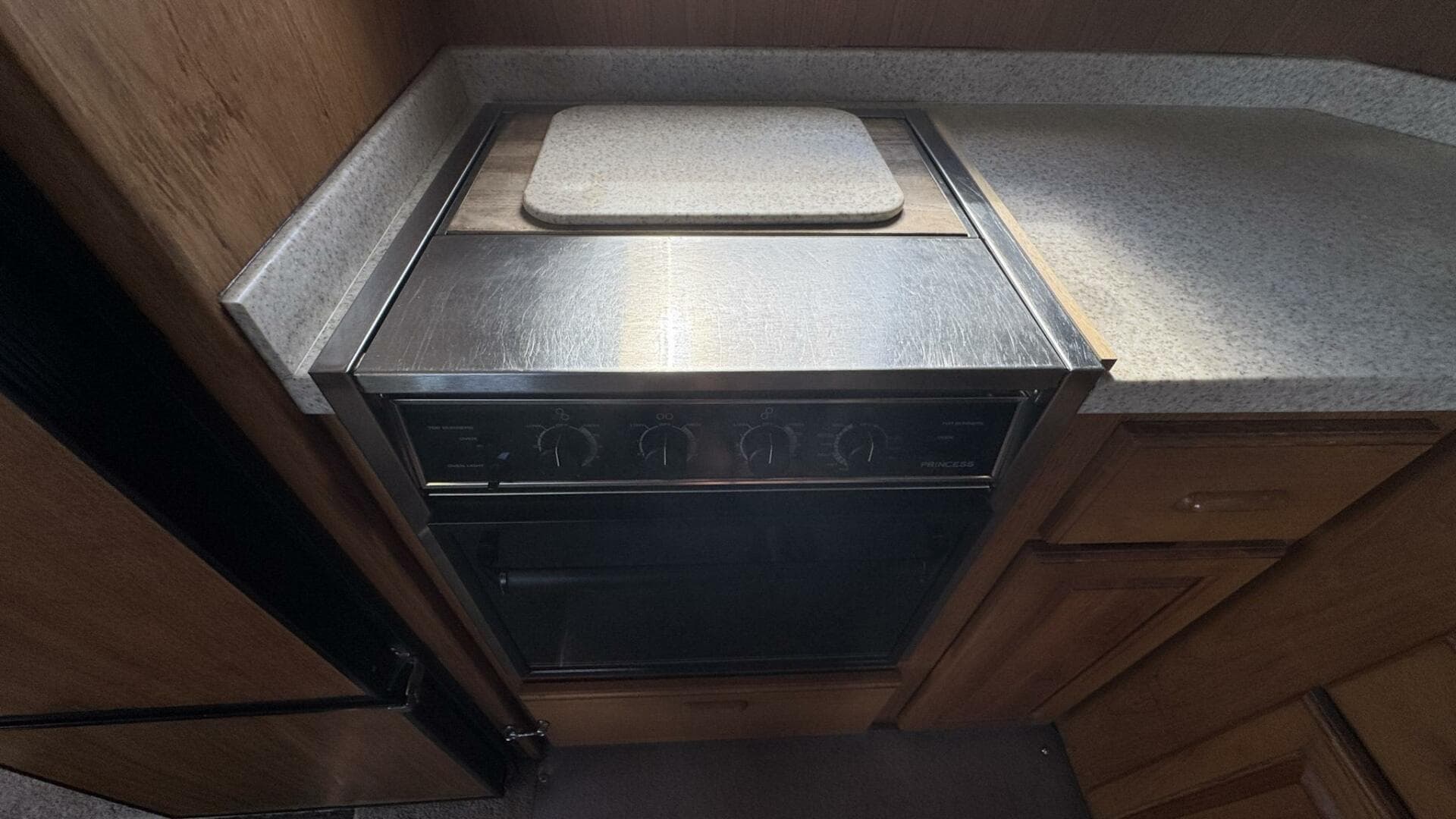 1999 Mainship 350 Galley Oven