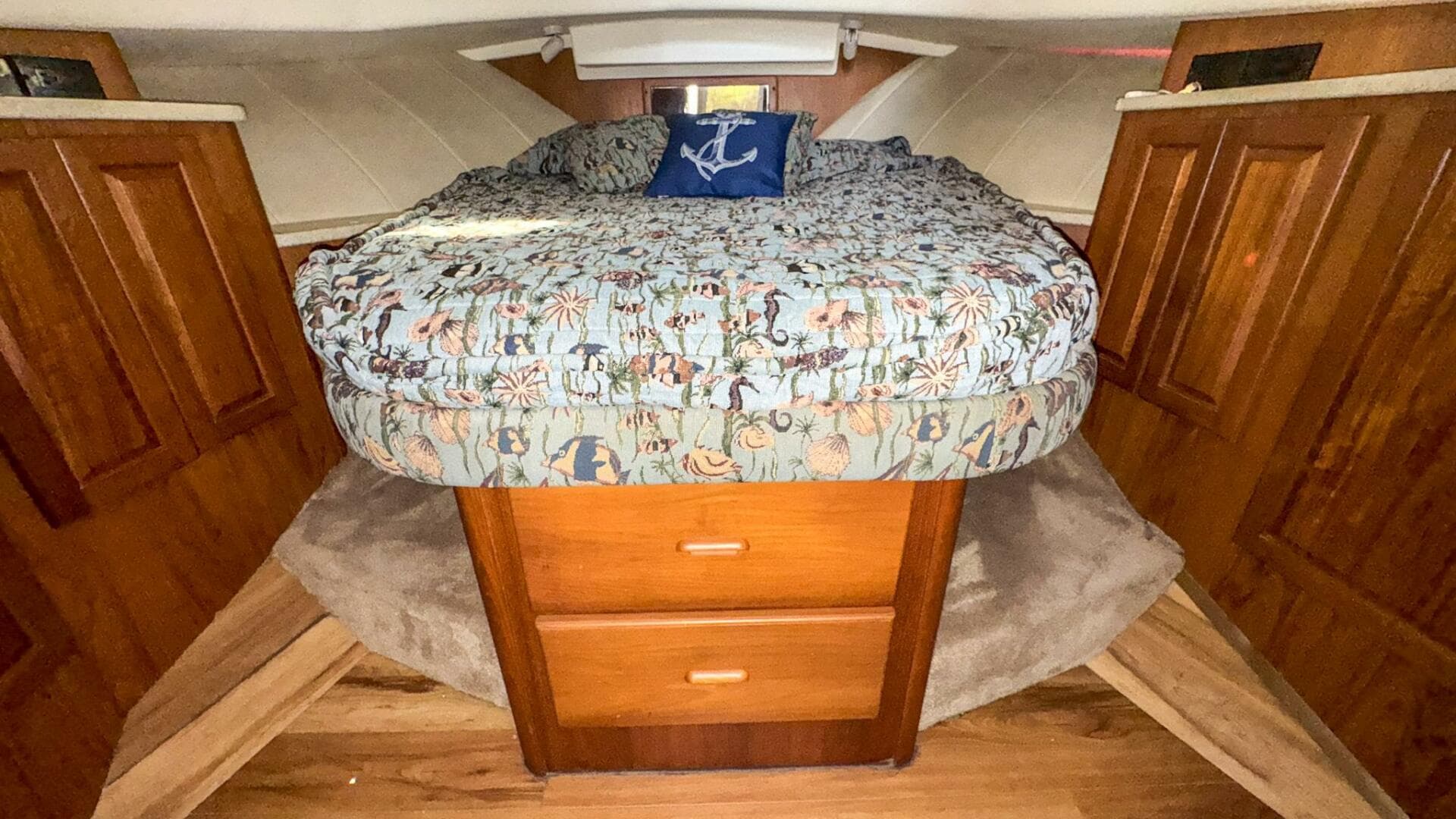 1999 Mainship 350 Forward Primary Stateroom