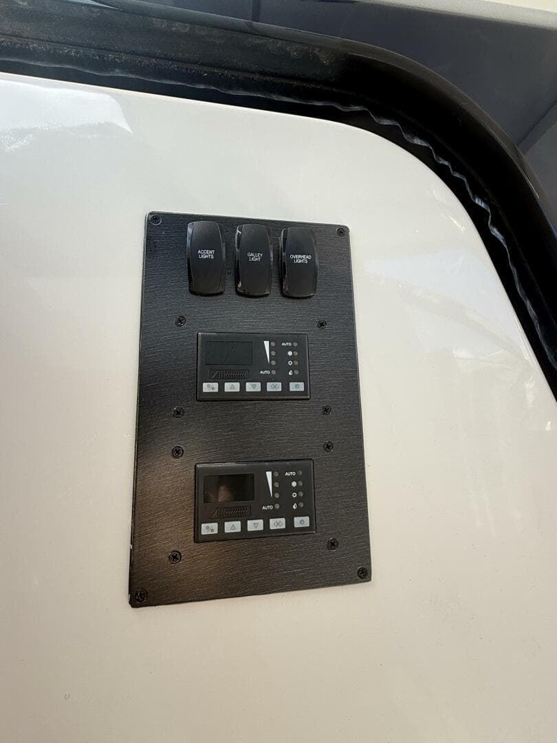 2013 Pursuit 365 SCI