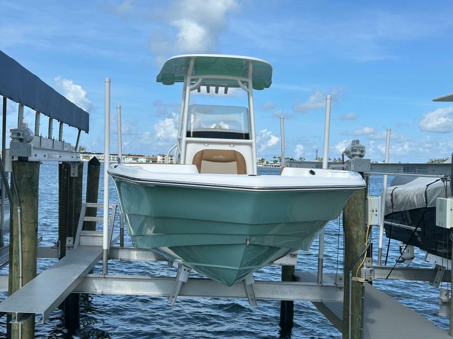 2023 NauticStar 231 Hybrid