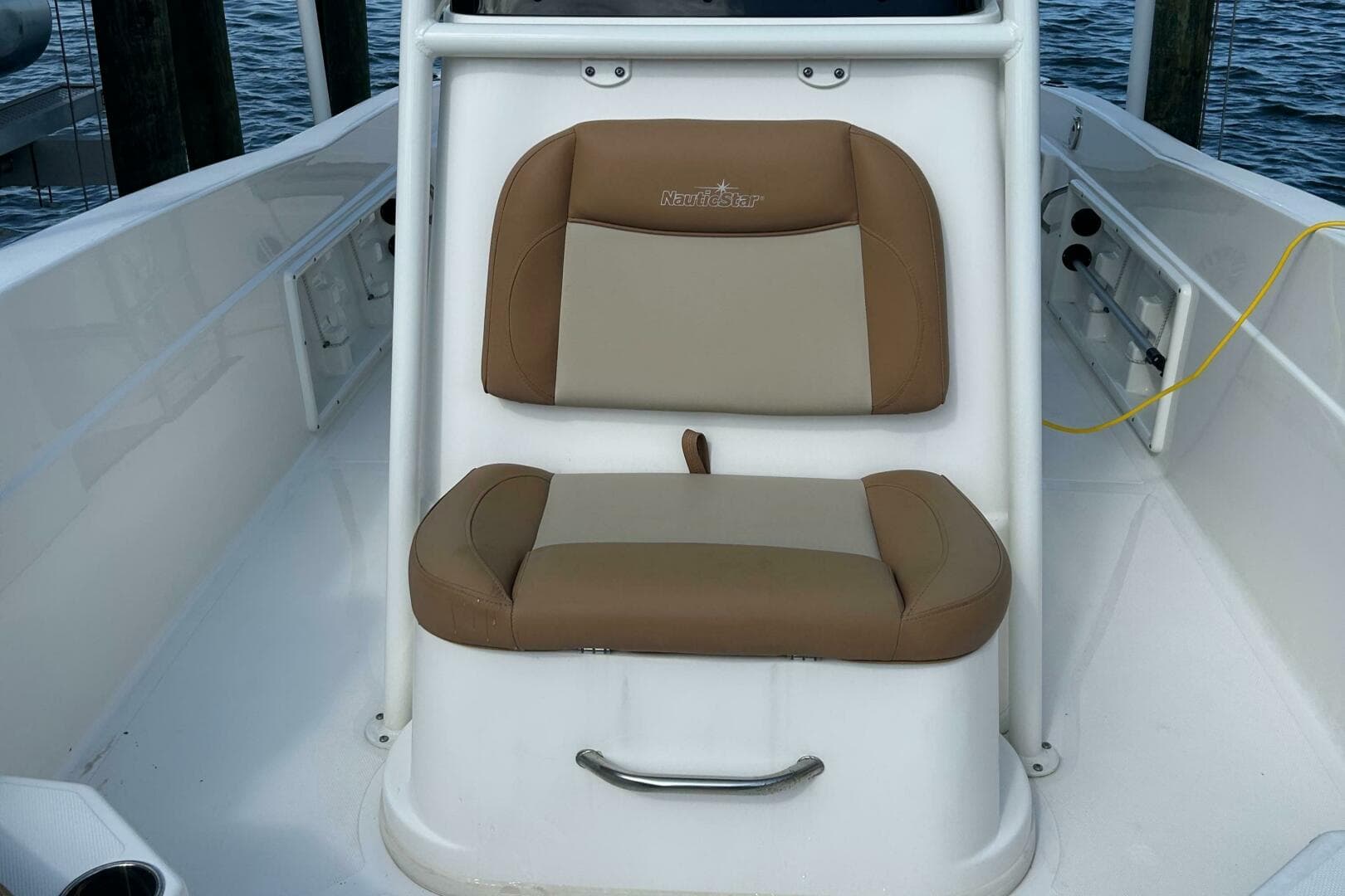 2023 NauticStar 231 Hybrid