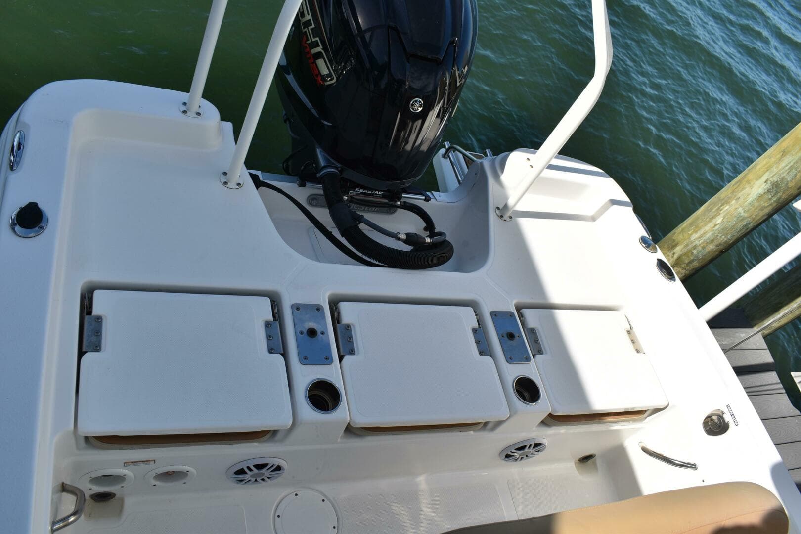 2023 NauticStar 231 Hybrid