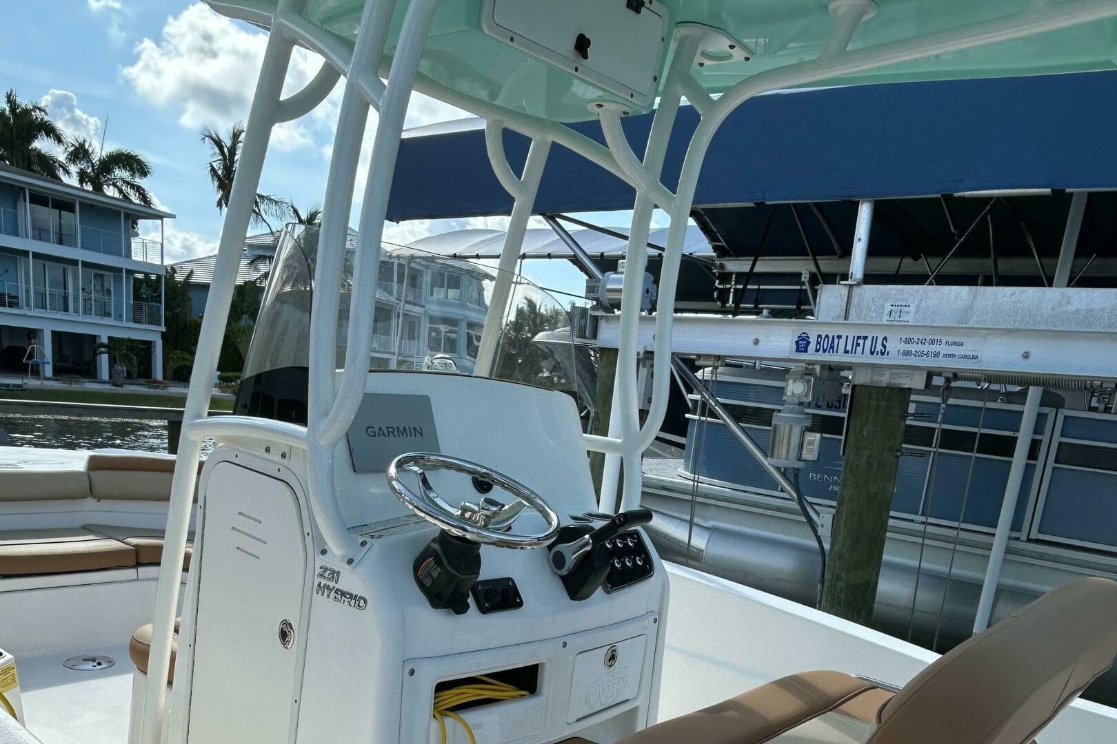 2023 NauticStar 231 Hybrid