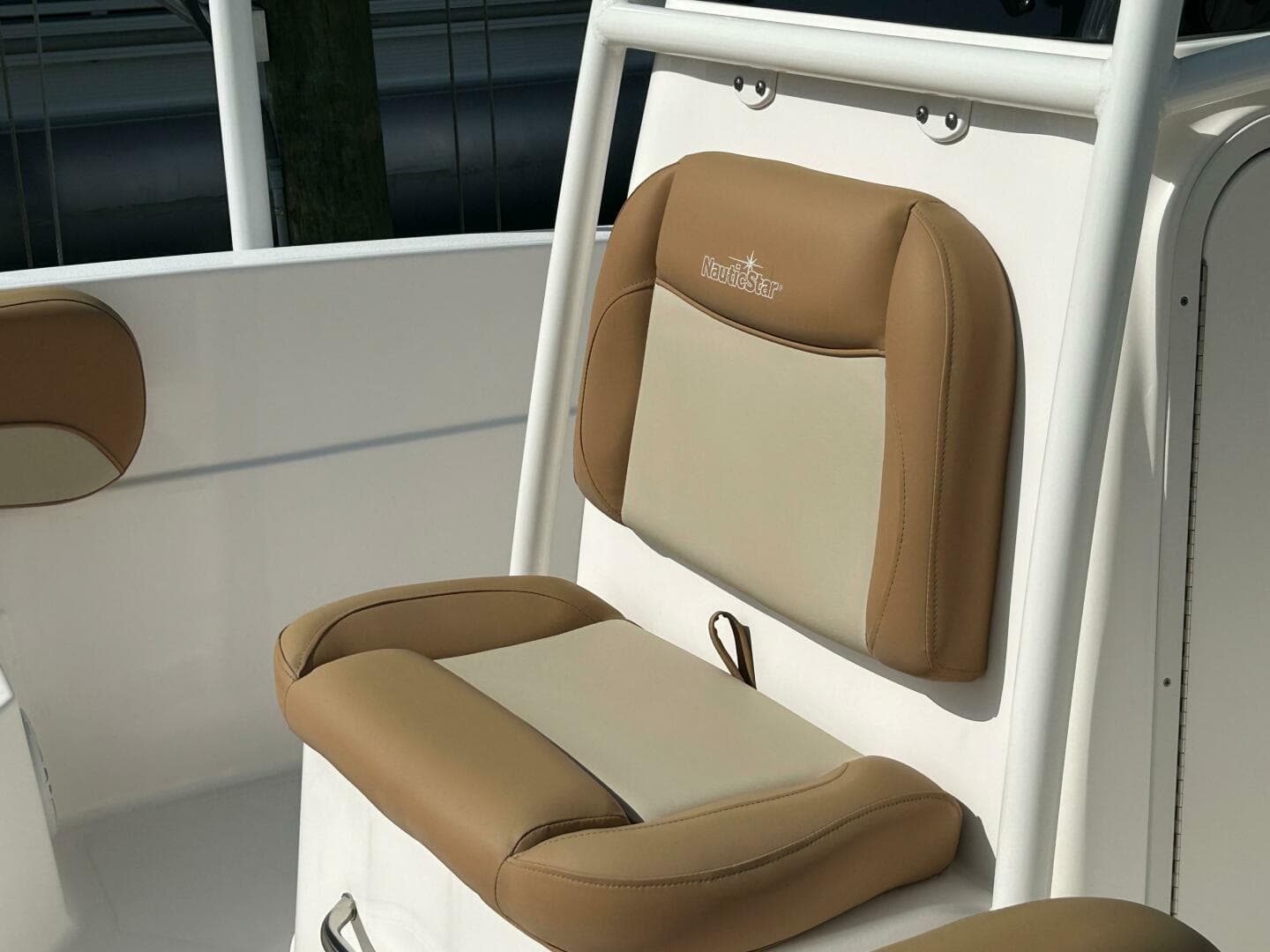 2023 NauticStar 231 Hybrid