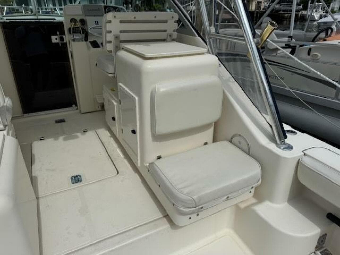 2002 Pursuit 3000 Express