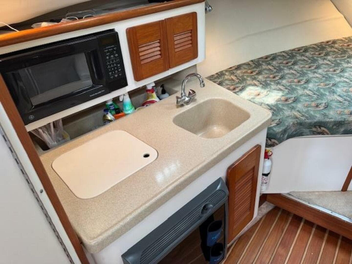 2002 Pursuit 3000 Express