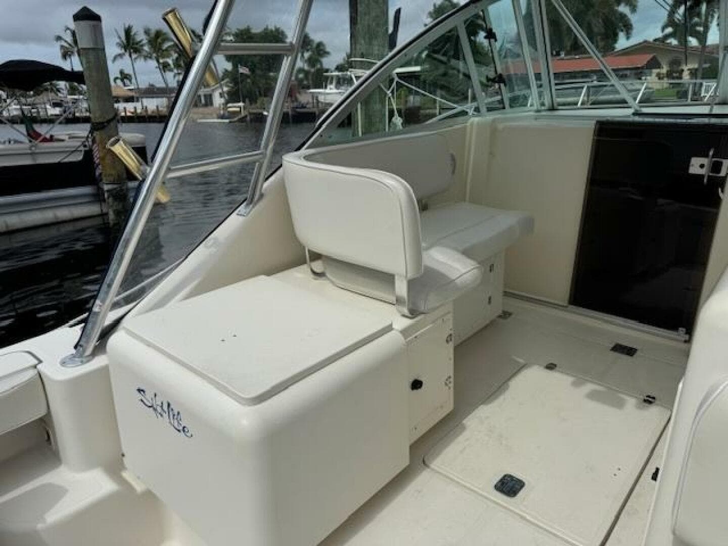 2002 Pursuit 3000 Express