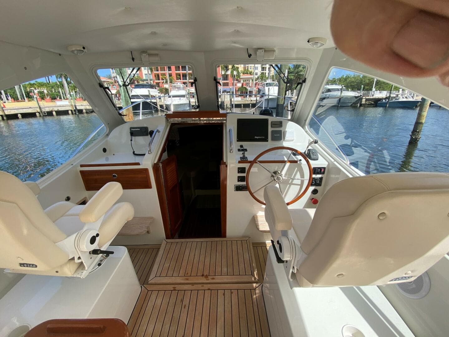 2006 MJM 34z Express HT