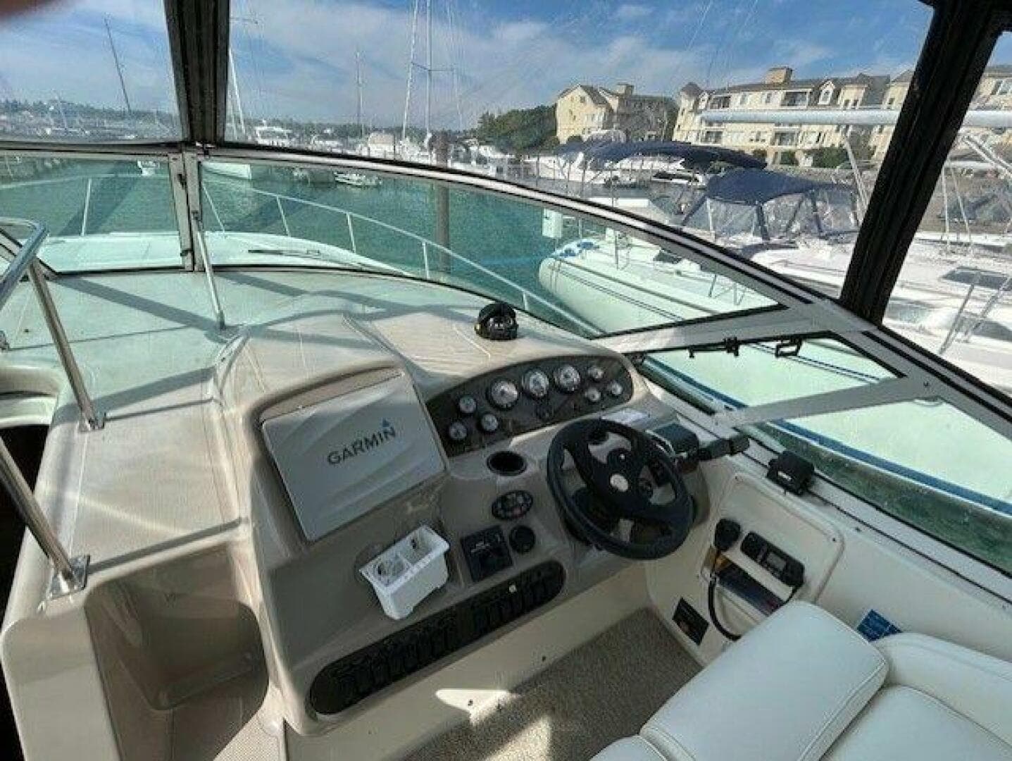2004 Cruisers Yachts 340 Express
