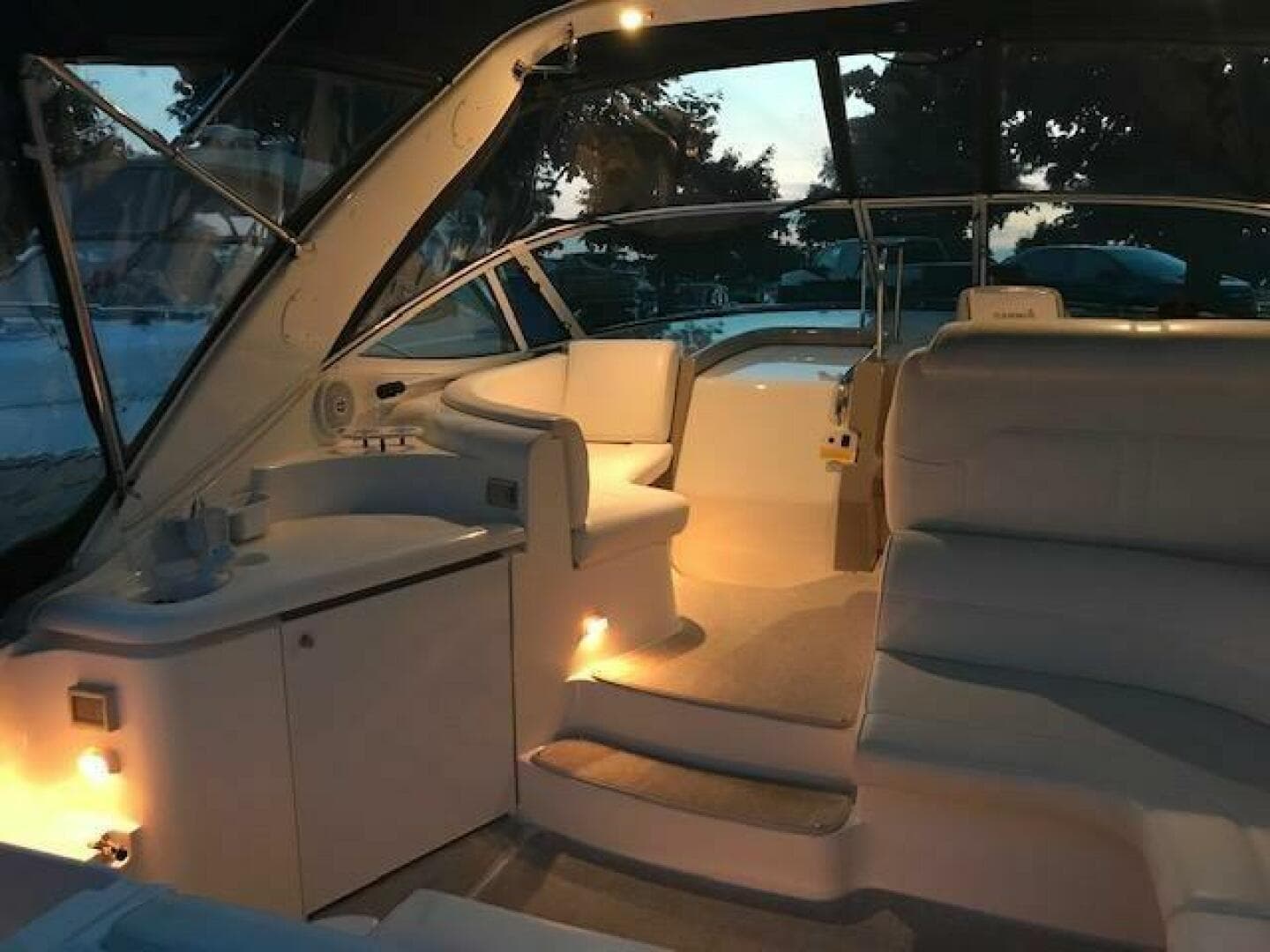 2004 Cruisers Yachts 340 Express