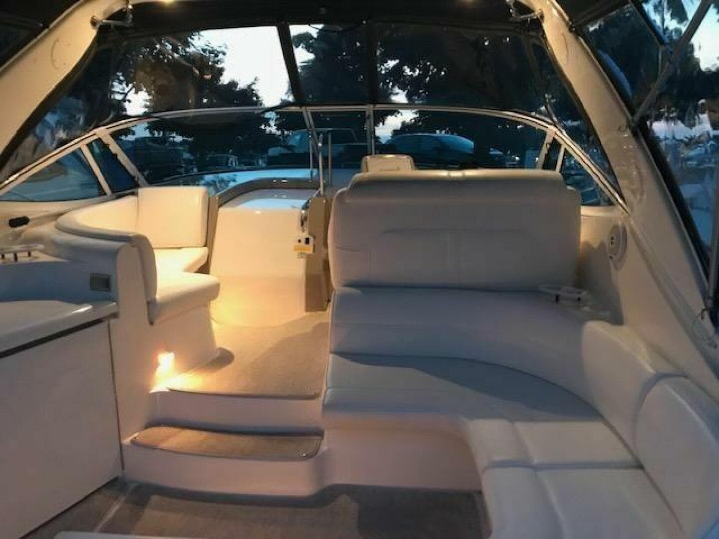 2004 Cruisers Yachts 340 Express