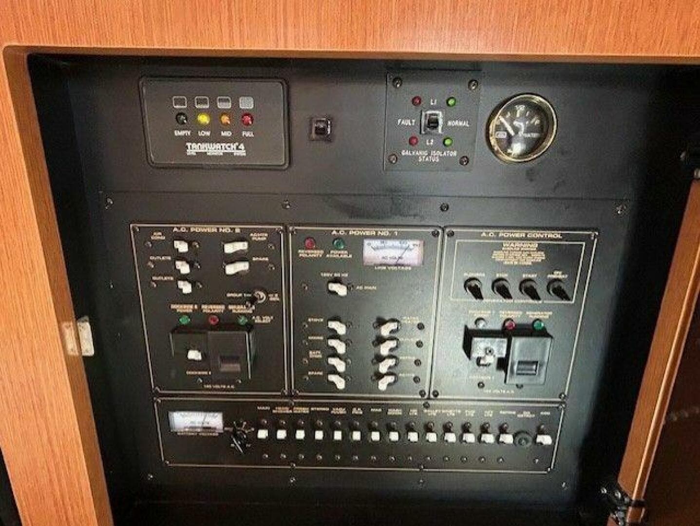 2004 Cruisers Yachts 340 Express