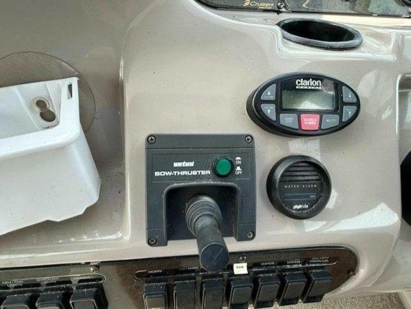 2004 Cruisers Yachts 340 Express