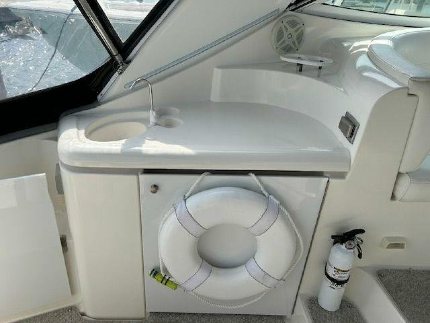 2004 Cruisers Yachts 340 Express