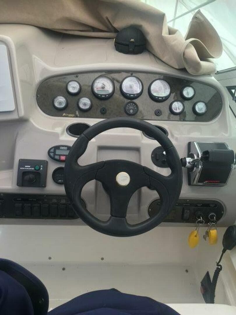 2004 Cruisers Yachts 340 Express