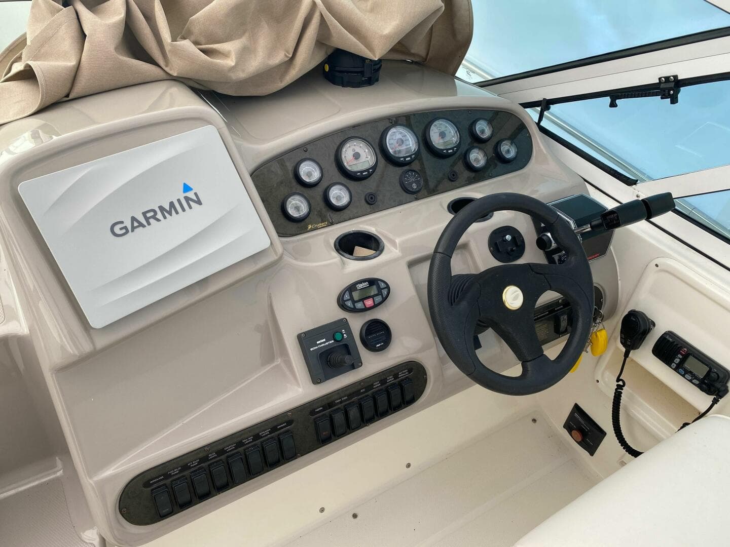 2004 Cruisers Yachts 340 Express