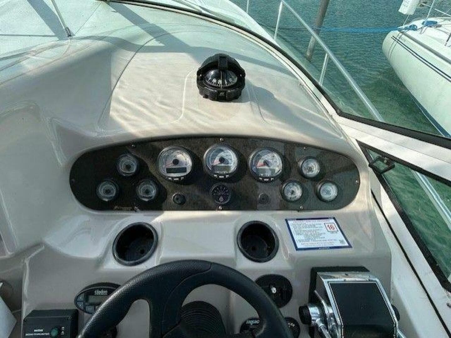 2004 Cruisers Yachts 340 Express