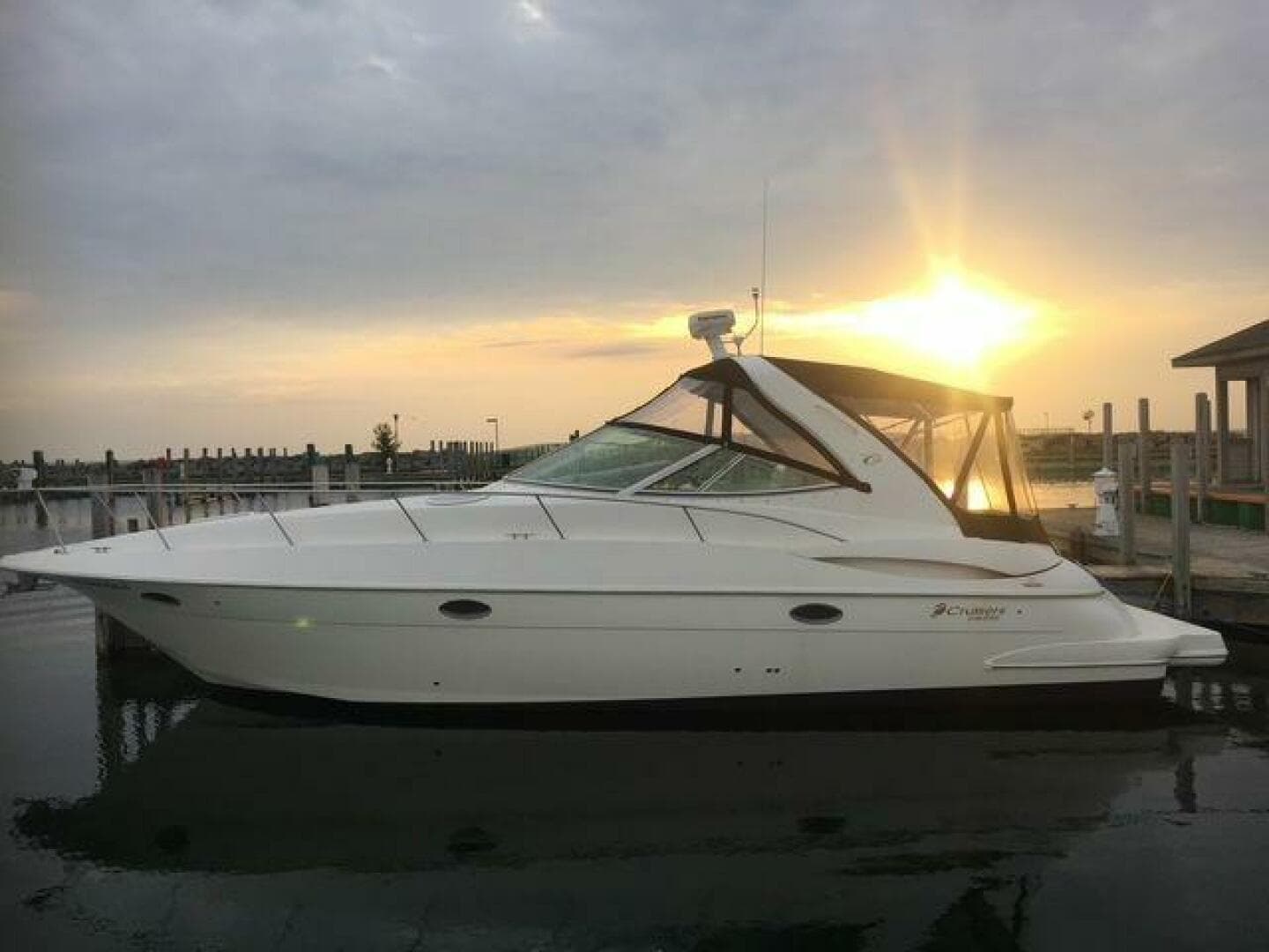2004 Cruisers Yachts 340 Express