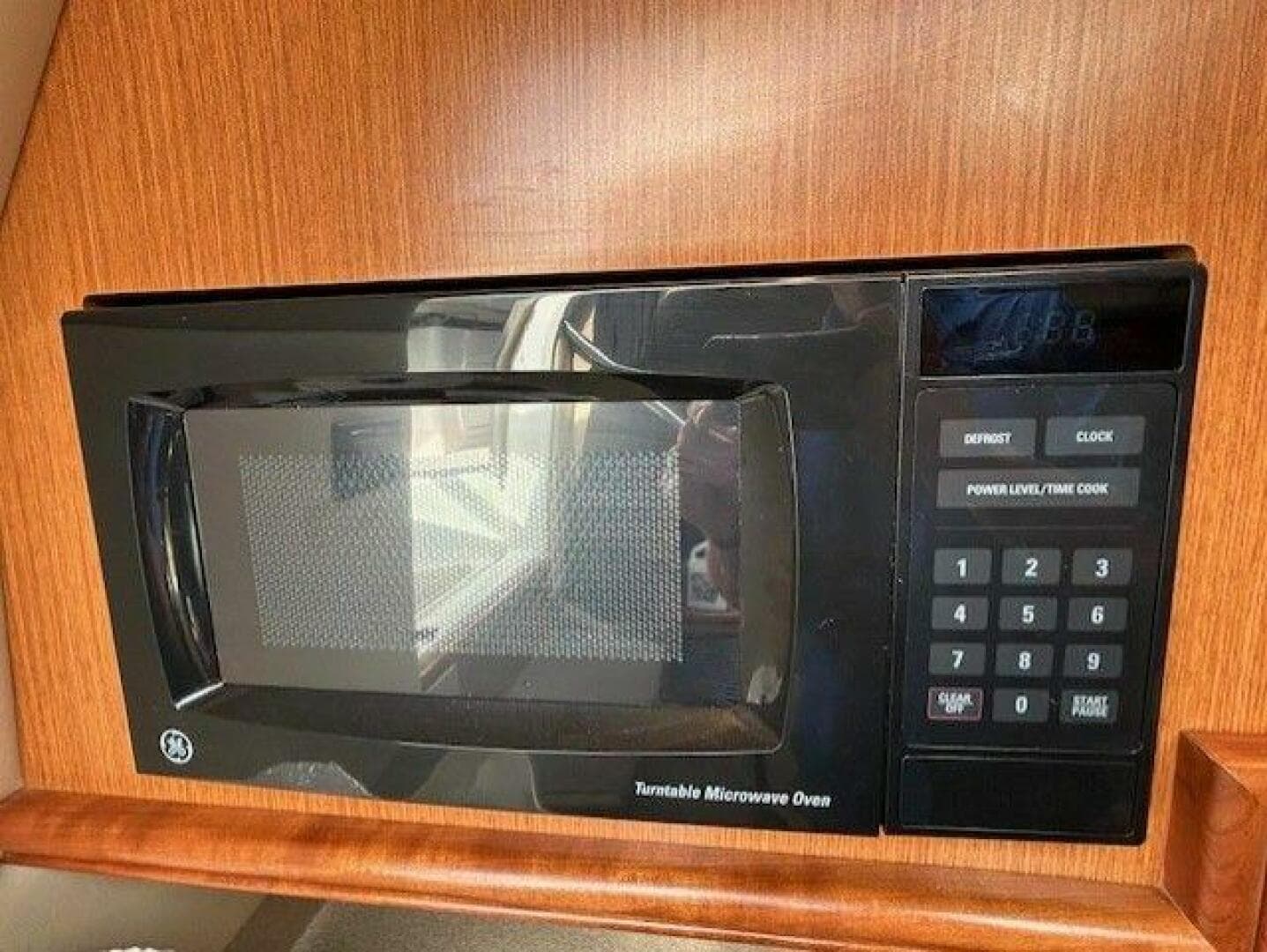 2004 Cruisers Yachts 340 Express