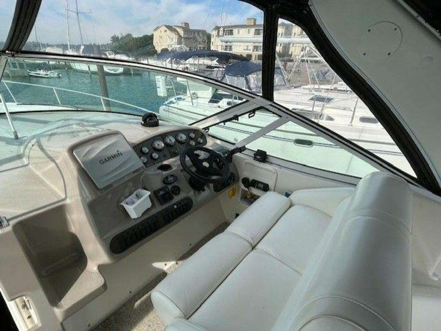 2004 Cruisers Yachts 340 Express