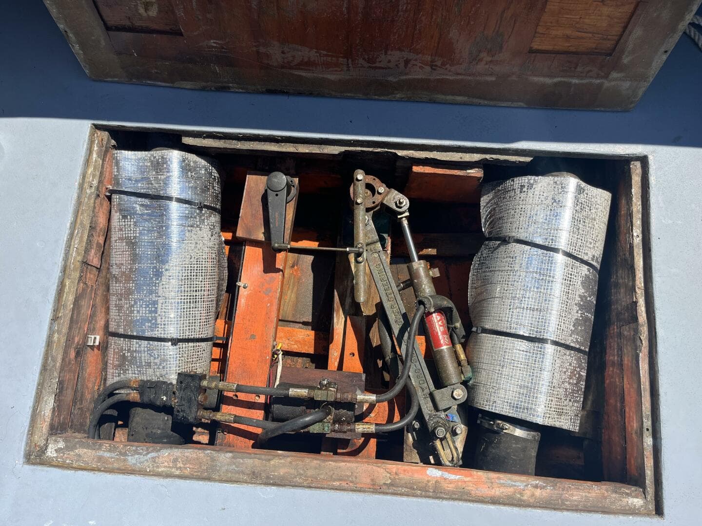 30'RonaldRich Hydraulic steering and mufflers