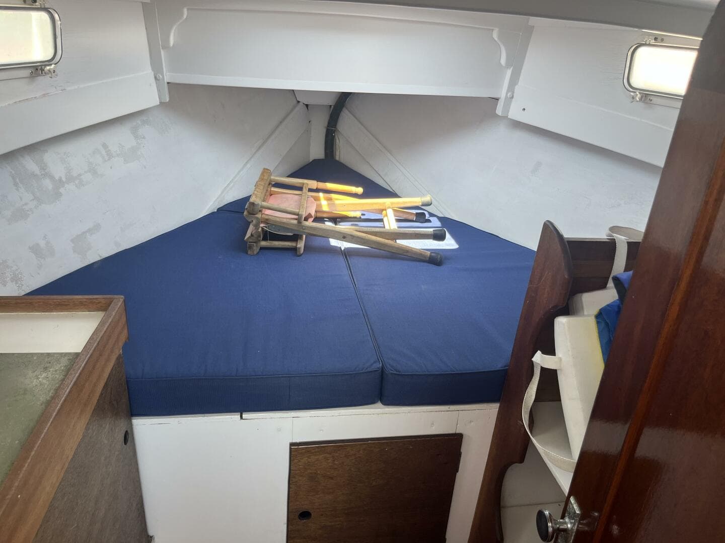 30'RonaldRich vee berth