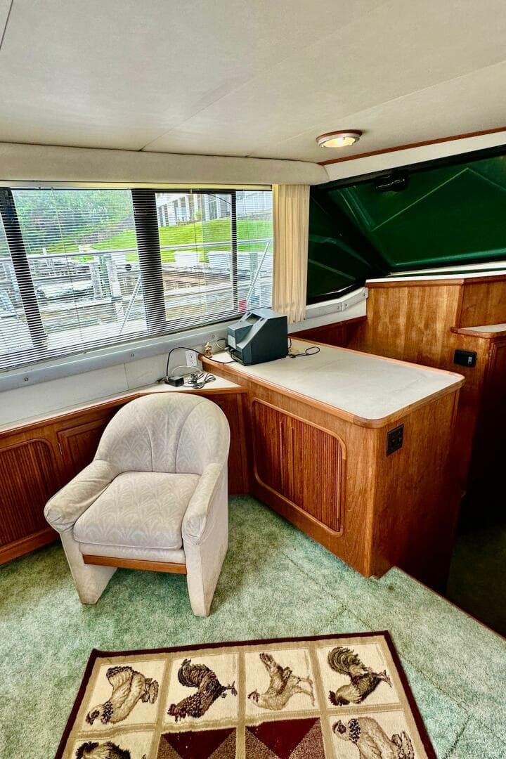 1991 Carver 3807 Aft Cabin