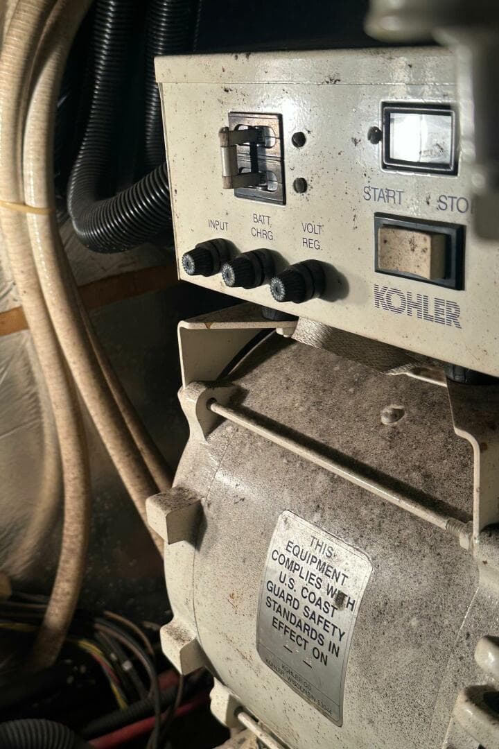 1991 Carver 3807 Aft Cabin